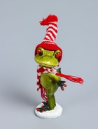 УЦЕНКА Сувенир полистоун лак «Лягуха в шапочке и шарфике готовится упасть в снег» 8.2×6.5×18 см 1032 - Фото 2