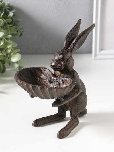 Фигурка - подставка для мелочей, кормушка для птиц «Заяц с ракушкой», чугун, 14×11.5×16.5 см