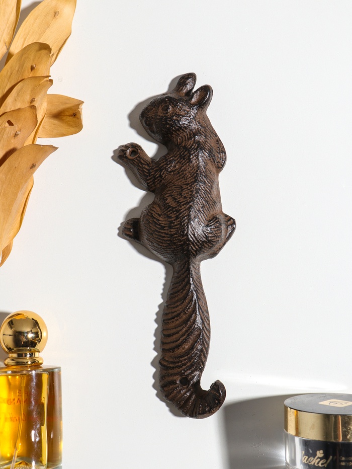 Крючок настенный «Белка», ключница декоративная, чугун, 7×22×2.5 см - Фото 1