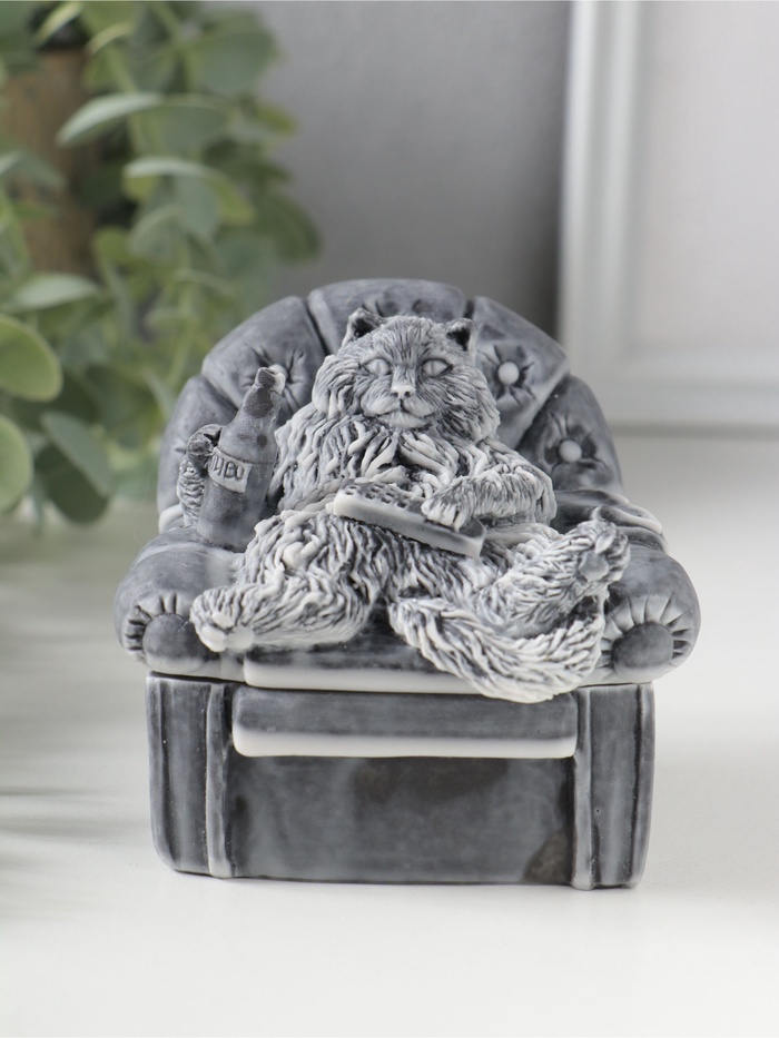 Шкатулка для украшений «Кот в кресле на крышке», 8 см - Фото 1