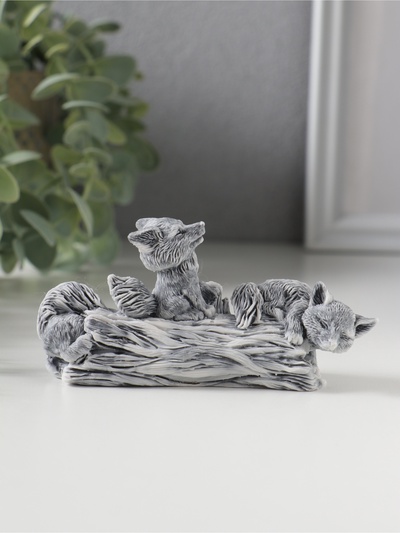 Фигурка «Лисята играющие на бревне», мраморная крошка, 5 см