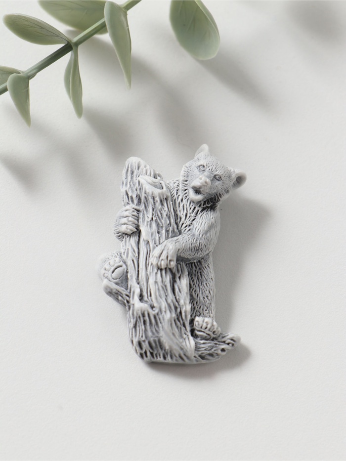 Магнит на холодильник «Медведь на дереве», барельеф, 5 см