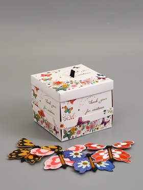 Коробка-сюрприз подарочная «Бабочки, Спасибо», с вылетающими бабочками, кремовая, 14.5×14.5×12.7 см