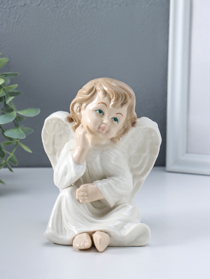 Фигурка керамика «Ангел в белом платье, сидит», 10×11.5×13.5 см