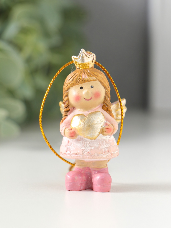 Фигурка - подвеска полистоун «Малышка-ангел в розовом платье, с сердцем в руках», ёлочная игрушка, 3×2.5×5.5 см