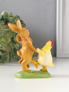 Фигурка полистоун «Зайчик и курочка танцуют на полянке», 8×3.5×10 см  (артикул 10915762)  большой выбор товаров оптом и в розницу по низким ценам с доставкой