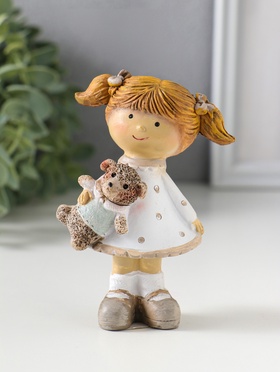 Фигурка полистоун «Девочка с хвостиками в белом платье в горох, с барашком», 6.5×5×10 см  (артикул 10915763)  большой выбор товаров оптом и в розницу по низким ценам с доставкой