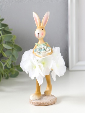 Фигурка полистоун «Зайка в цветочной юбочке, с капустой», 4.8×4.5×15.2 см