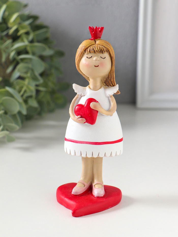 Фигурка полистоун «Маленькая принцесса с алым сердцем», 5×5.5×13 см
