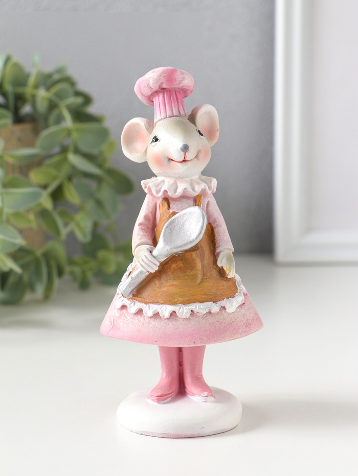 Фигурка полистоун «Мышка-поварёнок в розовом платье и колпаке, с ложкой», 6×4.5×13 см