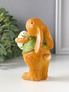 Фигурка полистоун «Зайчик в зелёной маечке с пасхальным яичком в лапках», 5.5×6.5×13 см  (артикул 10915793)  большой выбор товаров оптом и в розницу по низким ценам с доставкой