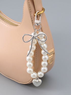 Брелок для ключей на карабине «Жемчужная нить с сердцем и бантом», на сумку, рюкзак, серебристо-белый, 13×3×1 см