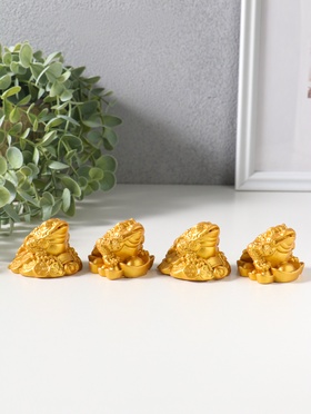 Набор фигурок 4 шт. «Денежная жаба и 3 слитка», полистоун под золото, 4.8×4.5×4.2 см