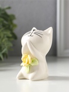Фигурка керамика «Белый котёнок с желтым цветочком», 5.2×5×7.6 см  (артикул 10933417)  большой выбор товаров оптом и в розницу по низким ценам с доставкой