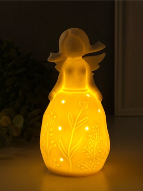 Фигурка светящаяся керамика «Девочка в платье с растениями», белый, 3×LR44, 6.6×6.2×13.5 см  (артикул 10933422)  большой выбор товаров оптом и в розницу по низким ценам с доставкой