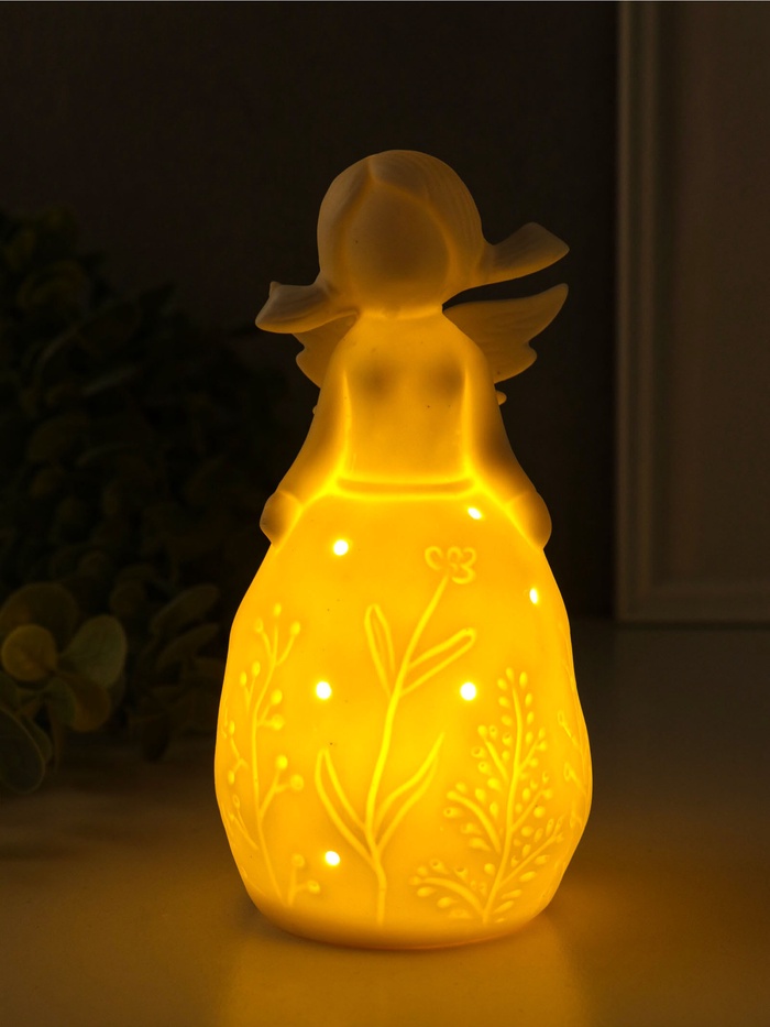 Фигурка световая керамика «Девочка в платье с растениями», белый, 3×LR44, 6.6×6.2×13.5 см