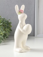 Фигура керамика «Белый зайчик с пасхальным яйцом, цветком на голове», 9×7.7×21 см  (артикул 10933426)  большой выбор товаров оптом и в розницу по низким ценам с доставкой