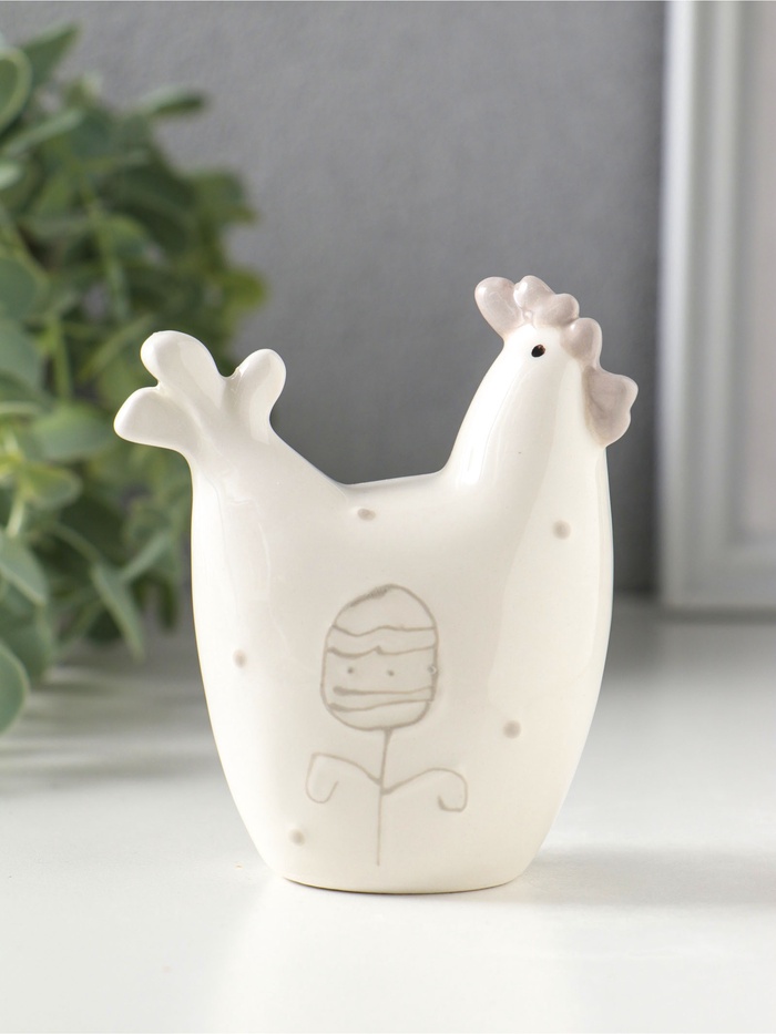 Фигурка керамика «Курочка в серый горох, с пасхальным яйцом сбоку», 7.9×4.8×9.1 см