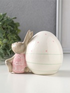 Фигурка керамика «Зайка розово-серый с пасхальным яичком в горох», 12×7.9×8.8 см  (артикул 10933908)  большой выбор товаров оптом и в розницу по низким ценам с доставкой