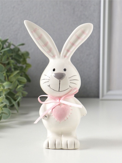 Фигурка керамика «Зайка с розовым сердечком», 9.4×6.1×16.8 см