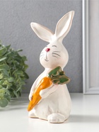 Фигурка керамика «Зайчик с оранжевой морковкой», 9.7×8.5×18.7 см  (артикул 10933918)  большой выбор товаров оптом и в розницу по низким ценам с доставкой