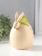 Фигурка керамика «Зайчик в зелёном костюме, лежит на яйце», 10.4×10×14.9 см - Фото 2