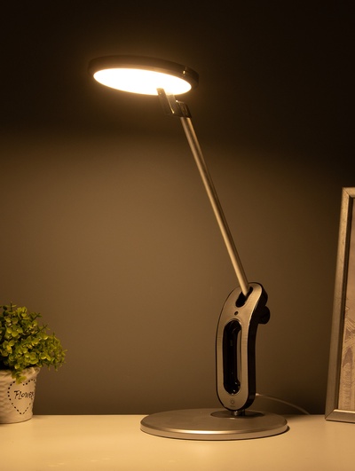 Лампа настольная LED BL1012, 8 Вт, 3000-6000K, 28×19×47 см, серебристая