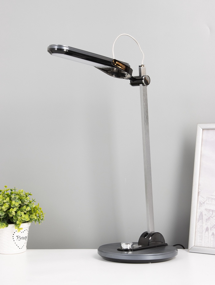 Лампа настольная LED BL1073, 8 Вт, 3000-6000К, 19×19×43 см, чёрная