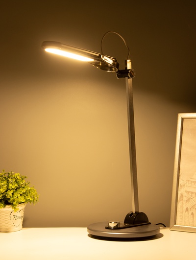 Лампа настольная LED BL1073, 8 Вт, 3000-6000К, 19×19×43 см, чёрная