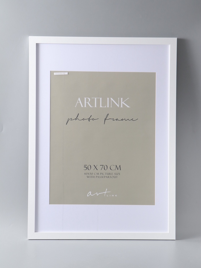 УЦЕНКА Фоторамка МДФ «Ellis» 50×70 см, с паспарту, белый (пластиковый экран) - Фото 1