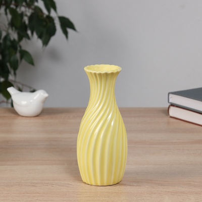 УЦЕНКА Ваза керамика настольная «Олвен» талия, 18×7.5 см, жёлтый
