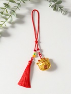 Подвеска металл "Манэки-нэко с кисточкой" красный с золотом 1,5х4х14 см  (артикул 10957792)  большой выбор товаров оптом и в розницу по низким ценам с доставкой