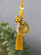 Подвеска металл, текстиль "Мешок и рыбы с лотосом, с кисточкой" золотистый 1,5х5,5х14 см  (артикул 10957795)  большой выбор товаров оптом и в розницу по низким ценам с доставкой