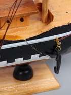 УЦЕНКА Корабль сувенирный средний «Флора», борта чёрные с белой полосой, паруса алые, 32х6,5х31 см 4 - Фото 5