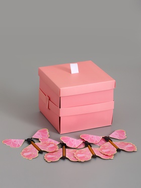 Коробка-сюрприз подарочная «Бабочки» розовая, с вылетающими бабочками, 15×14.8×12.5 см