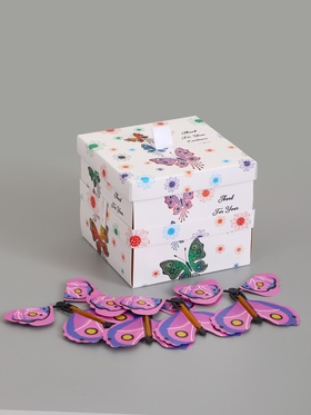 Коробка-сюрприз подарочная «Бабочки» нежно-розовая, с вылетающими бабочками, 15×14.8×12.5 см