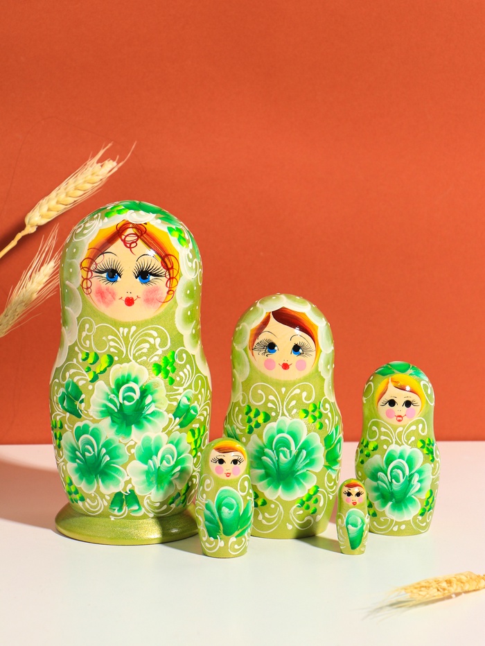 Матрешка дерево «Ирина», зеленая, 18 см, 5 кукольная, ручная роспись