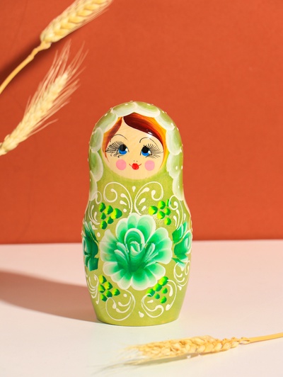 Матрешка дерево «Ирина», зеленая, 18 см, 5 кукольная, ручная роспись