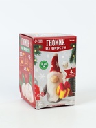 УЦЕНКА Набор для создания игрушки из шерсти "Гномик с подарком" - Фото 1