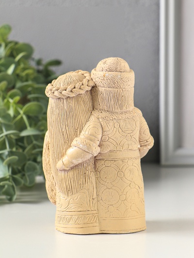 Фигурка гипс «Берегиня и Богач», 12.5×8×7 см
