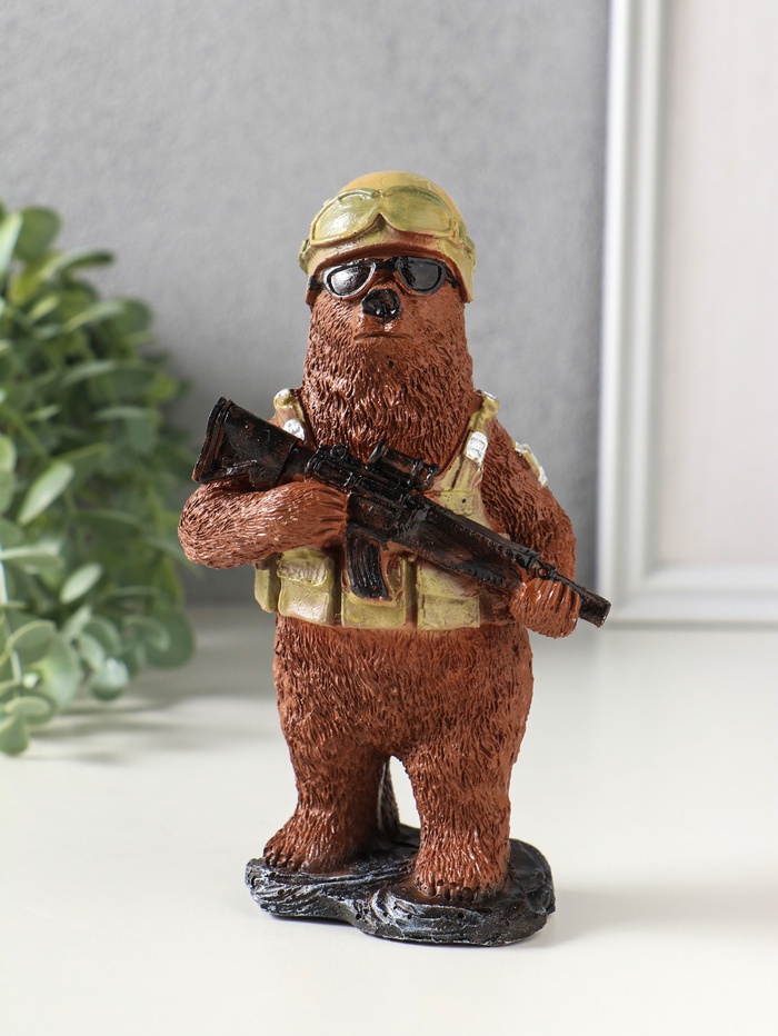 Фигурка «Медведь c автоматом», 16 см
