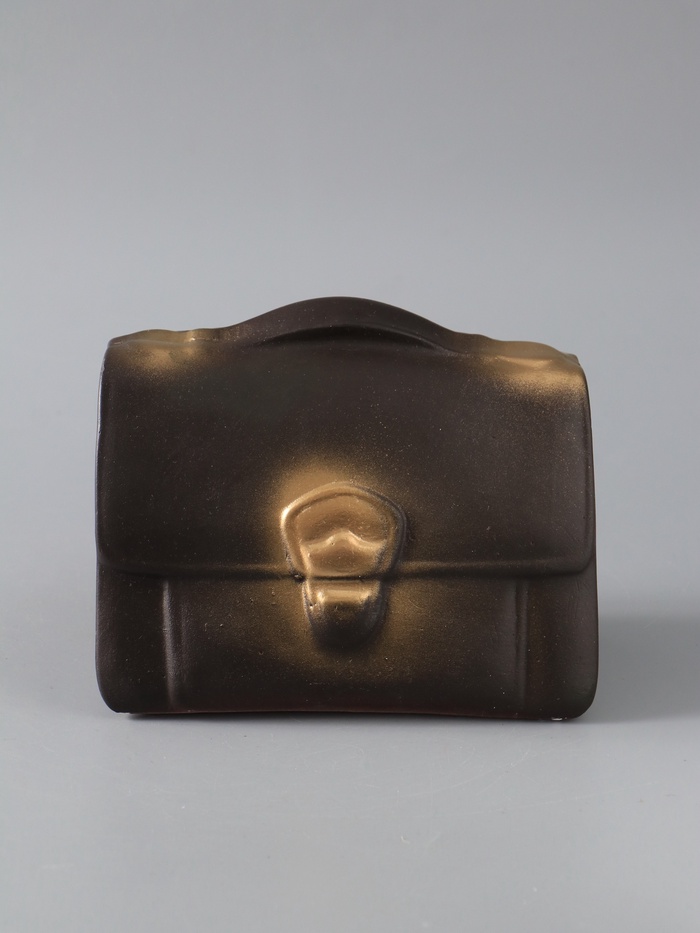 УЦЕНКА Копилка "Барсетка" коричневая, 17х10х14см - Фото 1