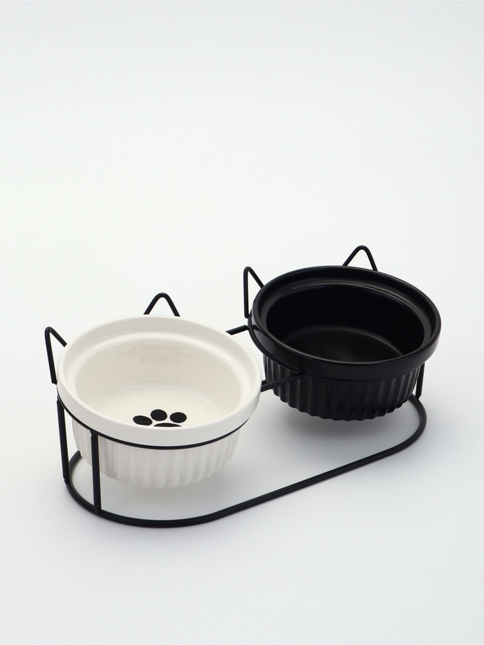 Набор мисок керамических на подставке, 2 х 400 мл, подставка 27 х 7/10 см, белый/черный