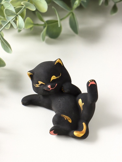 Фигурка керамика «Котик с лапкой», 7 см, чёрный