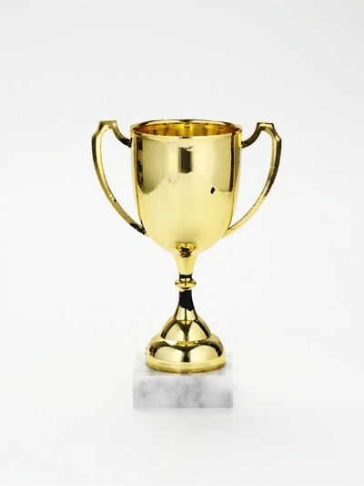 УЦЕНКА Кубок 117, наградная фигура, золото, подставка камень, 17,1 × 12 × 6 см