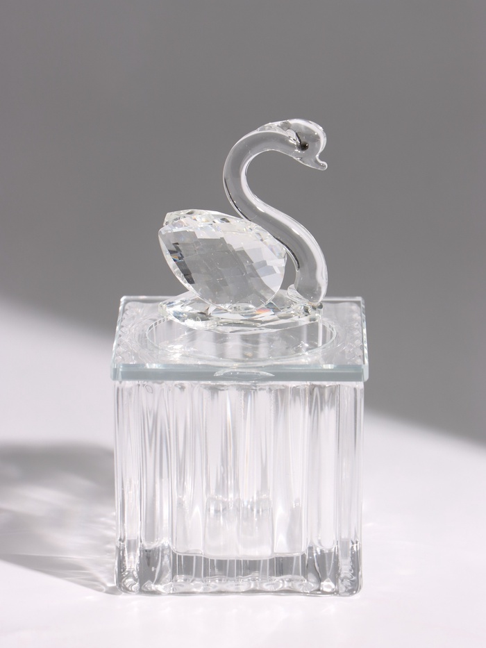 Шкатулка стеклянная «Лебедь», 5.4×5.4×10.2 см