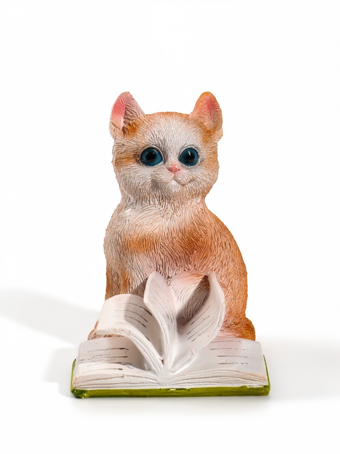 Сувенир полистоун Котёнок листает книгу рыжий 10х7,2х10,5 см