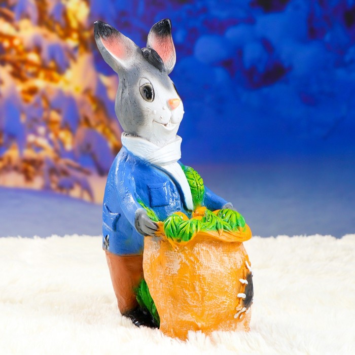 Садовая фигура "Заяц с мешком моркови" 20х15х38см - Фото 1