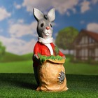 Садовая фигура "Заяц с мешком моркови" 20х15х38см - Фото 6