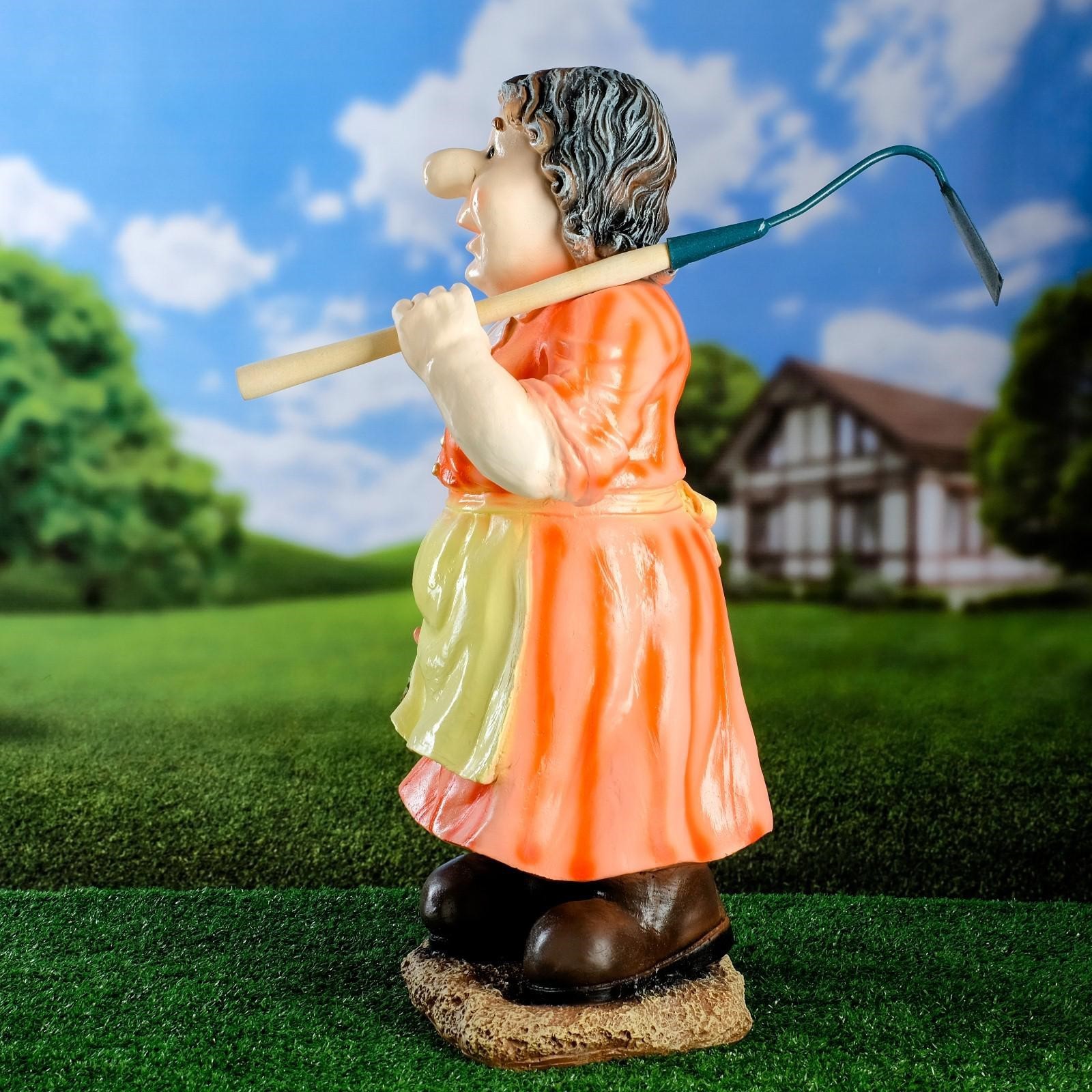 Садовая фигурка Баба яга с метлой 57см для дачи и сада из полистоуна, На газон -